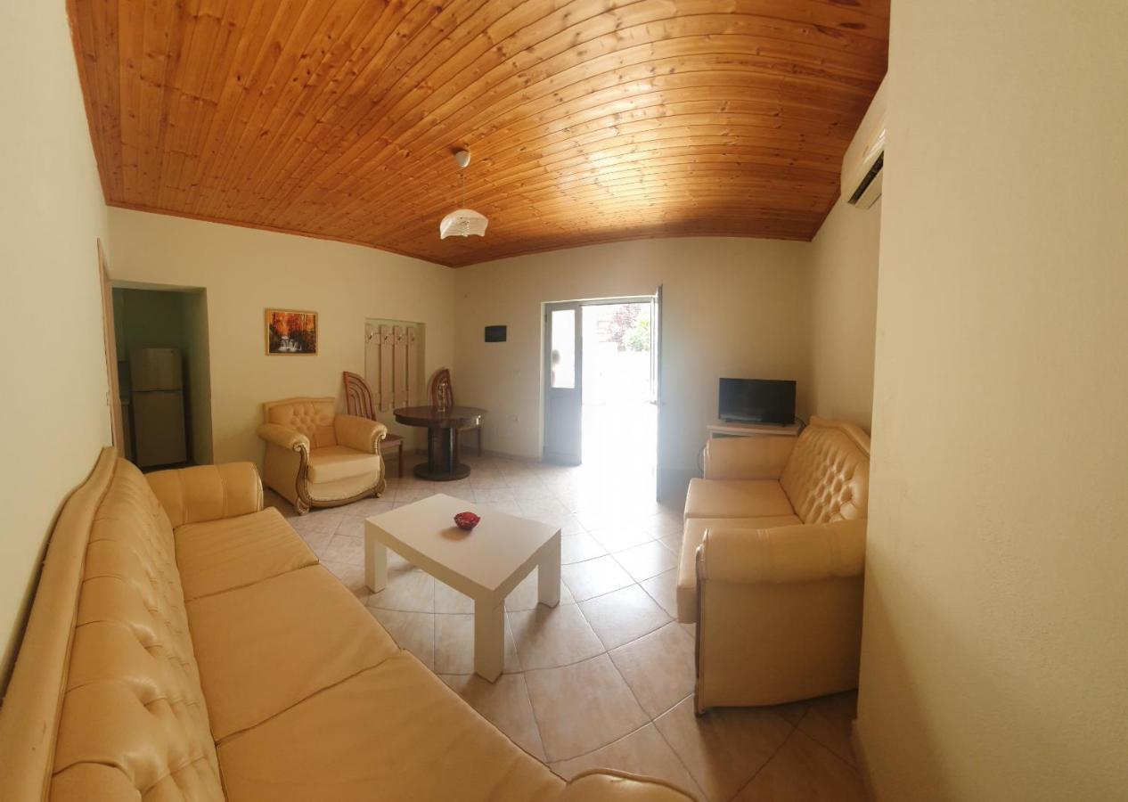 A Cheerful With Free Parking Space Appartement Tirana